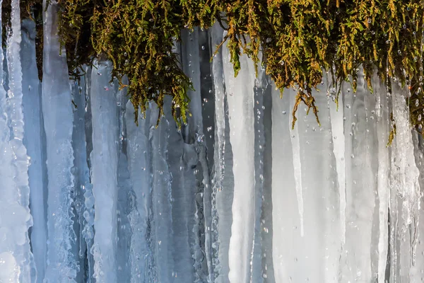 Imagem de icicles de uma cachoeira — Fotografia de Stock