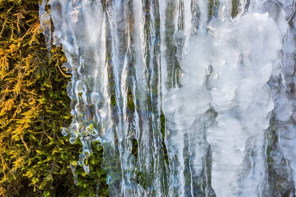 Imagem de icicles de uma cachoeira — Fotografia de Stock