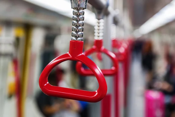 Cinta de apoio em um trem subterrâneo — Fotografia de Stock