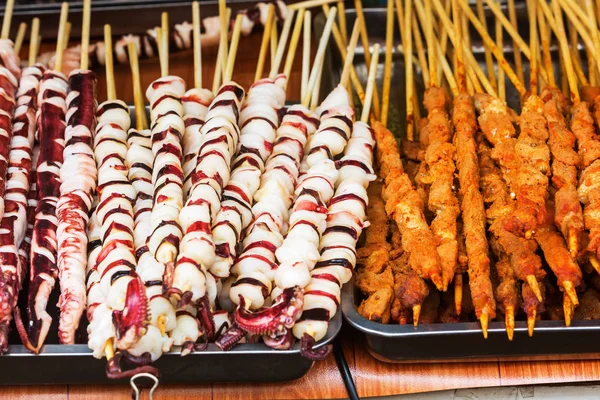 Meeresfrüchte-Spieße in tai o, lantau island, hongkong — Stockfoto