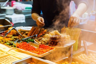bir Asya sokak gıda Dükkanı görüntüsünü