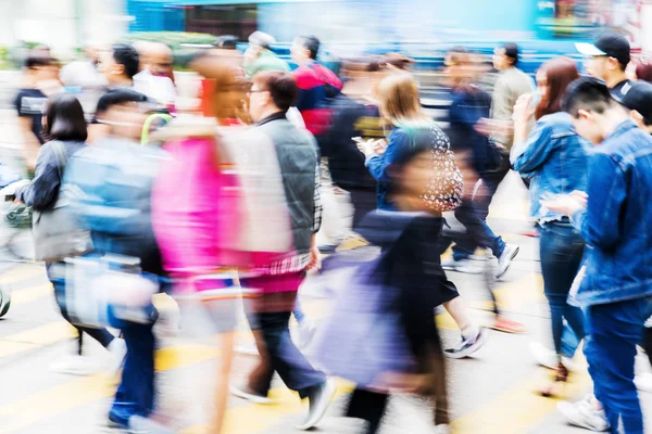 Crowd of people crossing a street — Stock Photo, Image