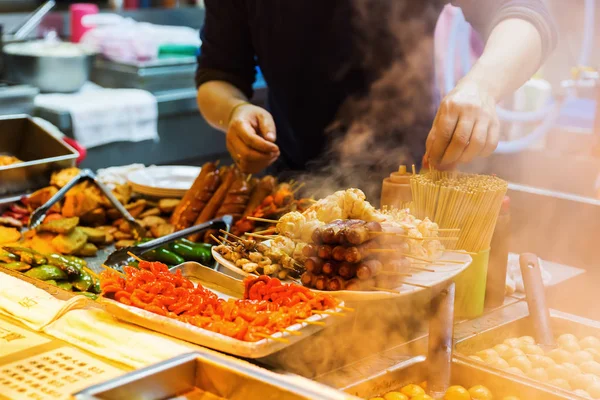 Anzeige eines asiatischen Streetfood-Ladens — Stockfoto