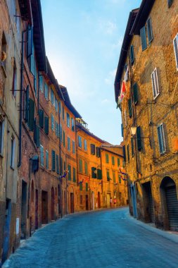 pitoresk sokakta Siena, İtalya