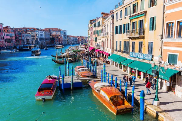 Uitzicht op het grote kanaal in Venetië, Italië — Stockfoto