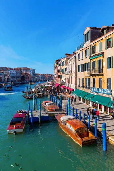 Uitzicht op het grote kanaal in Venetië, Italië — Stockfoto