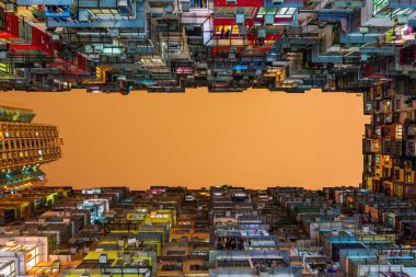 gece vasıl Causeway Bay, Hong Kong, gökdelenler