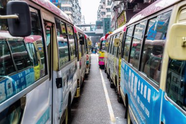 Hong Kong'da halk ışık otobüsleri ile istasyonu