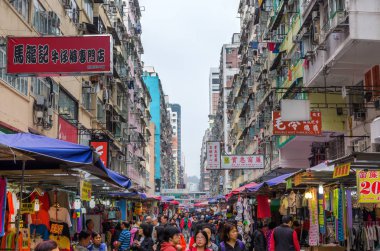 Kowloon, Hong Kong alışveriş caddesi