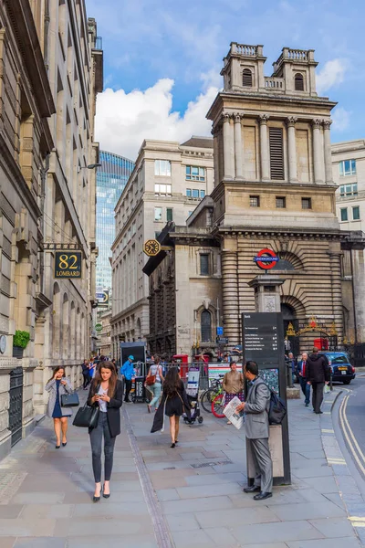 Straßenszene am Bahnhof der Bank in London, Großbritannien — Stockfoto