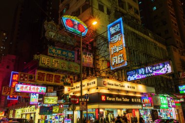 Kowloon, Hong Kong, alışveriş caddesi geceleri