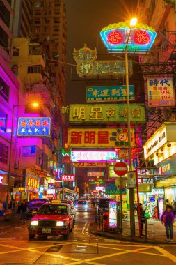 Kowloon, Hong Kong, alışveriş caddesi geceleri