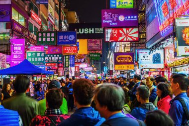Kowloon, Hong Kong, alışveriş caddesi geceleri