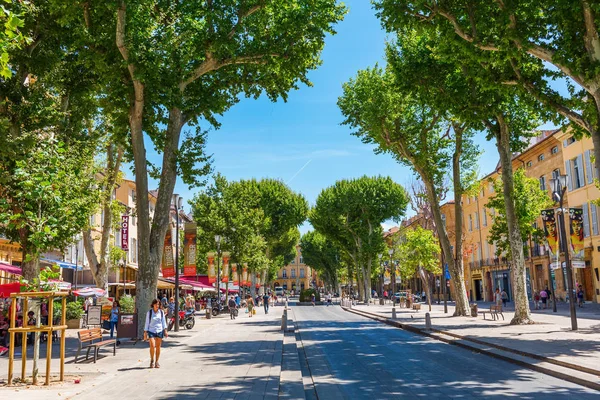 Aix-en-Provence 'de Sokak Cours Mirabeau — Stok fotoğraf