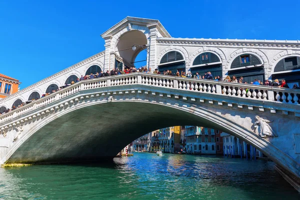 Puente de Rialto en Venecia, Italia —  Fotos de Stock