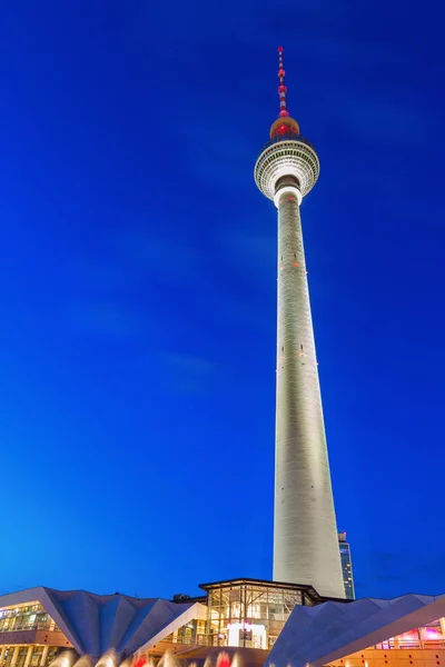 Τηλεοπτικός Πύργος στο Βερολίνο τη νύχτα — Φωτογραφία Αρχείου