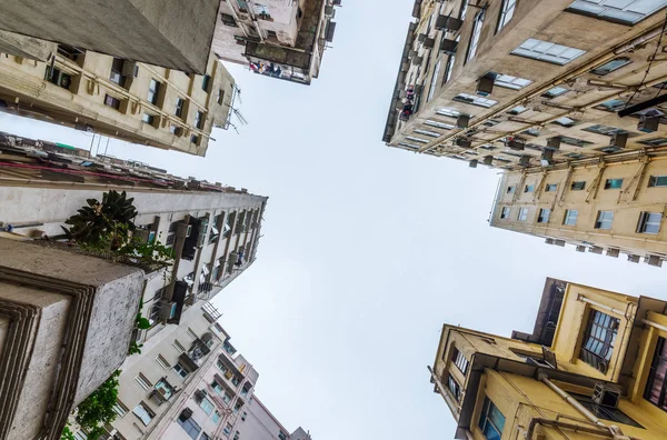 香港の高層ビルの低角度ビュー — ストック写真
