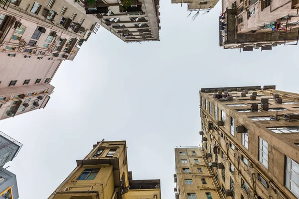 Blick auf Wolkenkratzer in Hongkong — Stockfoto