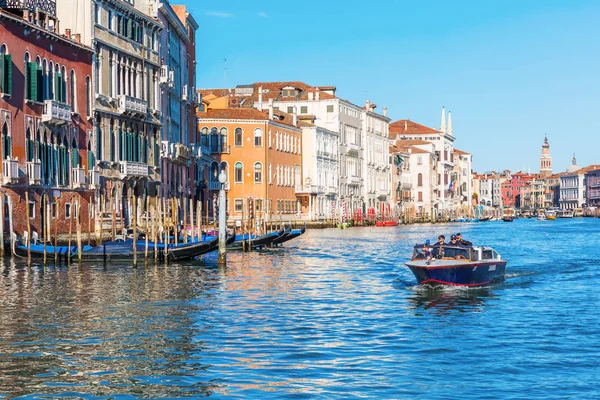 Scène op het Canal Grande in Venetië, Italië — Stockfoto