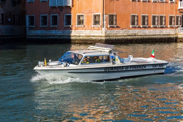 Boat of the Guardia die Finanza in Venice, Italy — Stock Photo, Image