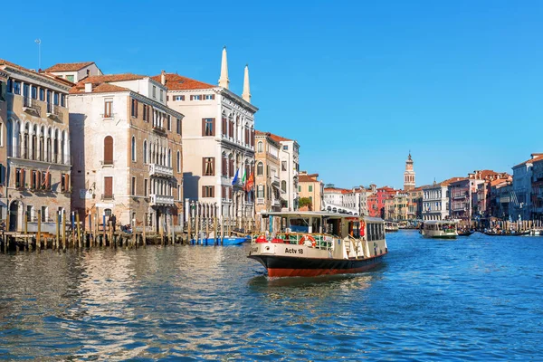 Scenen vid Canal Grande i Venedig, Italien — Stockfoto