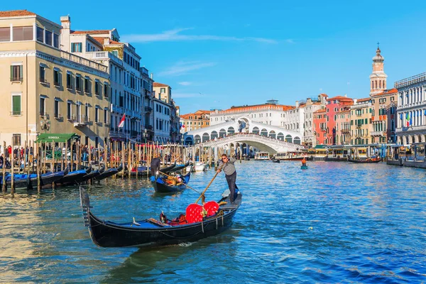 Σκηνή στο μεγάλο κανάλι στη Βενετία, Ιταλία — Φωτογραφία Αρχείου
