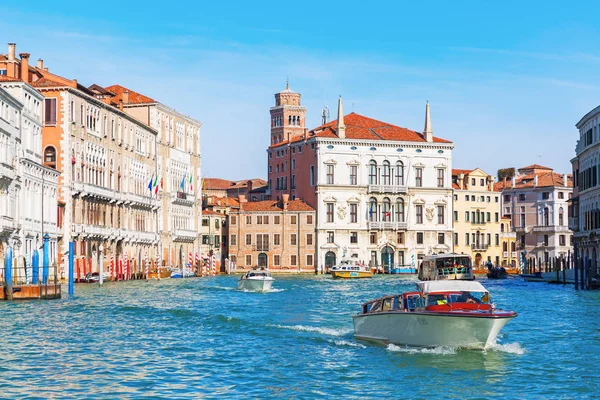 Scène op het Canal Grande in Venetië, Italië — Stockfoto