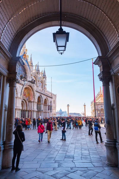 Seitenstraße vom Markusplatz in Venedig, Italien — Stockfoto