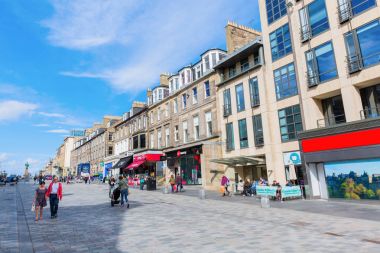Yeni şehir Edinburgh, İngiltere'de alışveriş caddesi