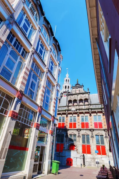 Gata med utsikt till Old City Hall i Haag — Stockfoto