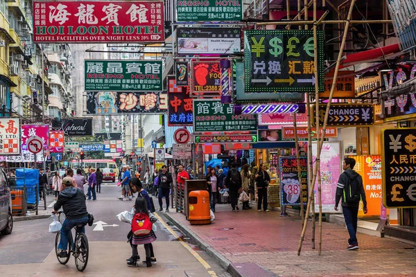 Gatubilden i Kowloon, Hongkong — Stockfoto