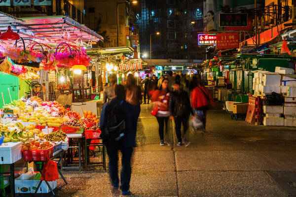 ночной рынок в Коулуне, Гонконг
