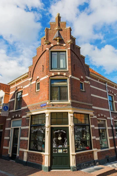 Historiska hörnet hus i Hoorn, Nederländerna — Stockfoto