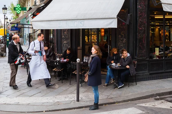 Café de rua no Ile Saint Louis, Paris, França — Fotografia de Stock