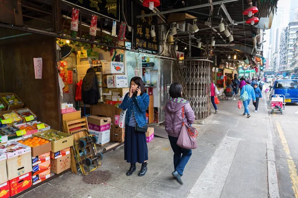 Gatuscen med butiker i Kowloon, Hongkong — Stockfoto