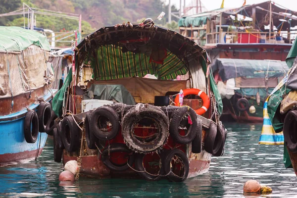 Aberdeen, Hong Kong eski balıkçı teknesi — Stok fotoğraf