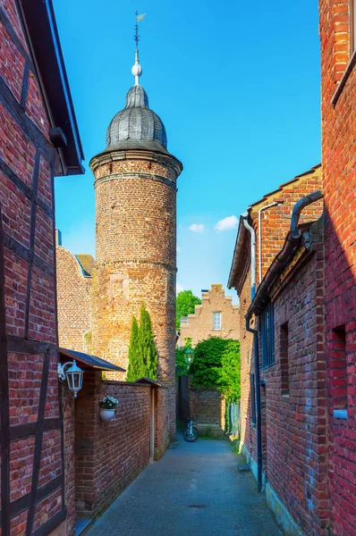 Vista de rua no medieval Bedburg Alt-Kaster, Alemanha — Fotografia de Stock