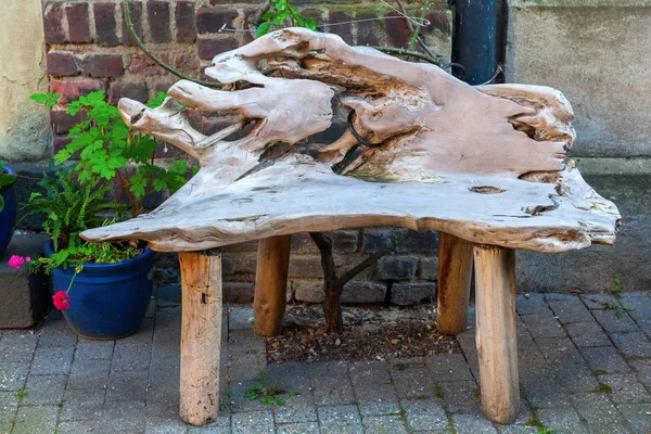 Rustic wooden bench in front of a house — Stock Photo, Image