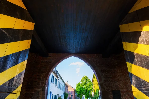 Исторические городские ворота Бедбурга Альт-Кастер, Германия — стоковое фото