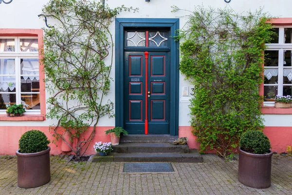 Puerta de una casa antigua en Bedburg-Kaster, Alemania — Foto de Stock