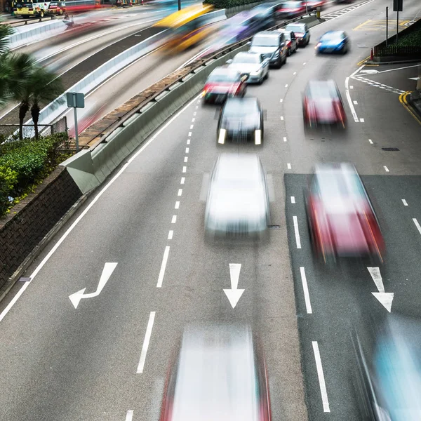 Tráfico de la autopista en desenfoque movimiento —  Fotos de Stock