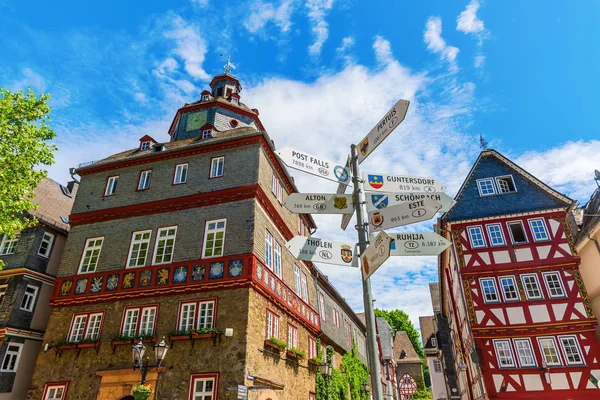 Paisaje urbano en la plaza de la ciudad en Herborn, Alemania — Foto de Stock