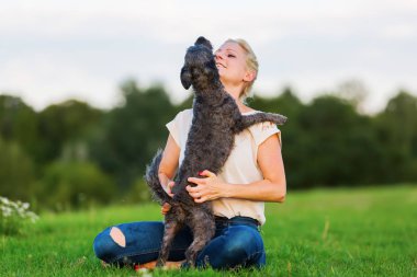 kadın korkunç hibrid açık havada ile çalış