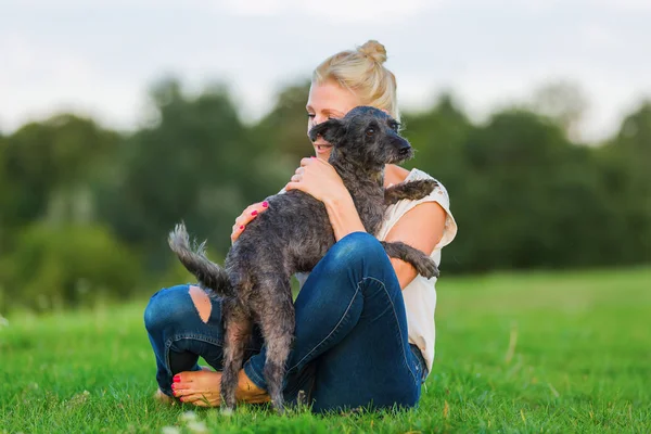 kadın korkunç hibrid açık havada ile çalış