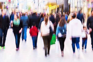 alışveriş sokaktaki insanların kalabalıklar