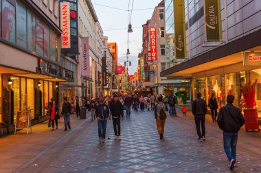 alışveriş caddesi şehir merkezi Dortmund, Almanya
