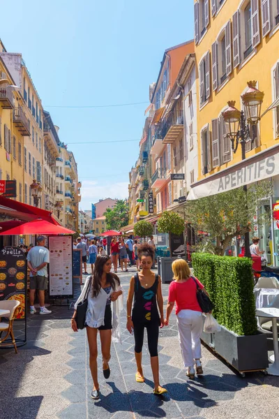 Winkelstraat in Nice, Zuid-Frankrijk — Stockfoto