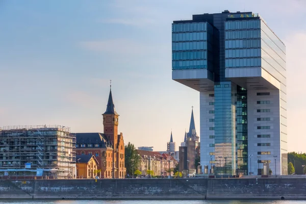 Pohled na Rheinauhafen v Kolíně nad Rýnem, Německo — Stock fotografie