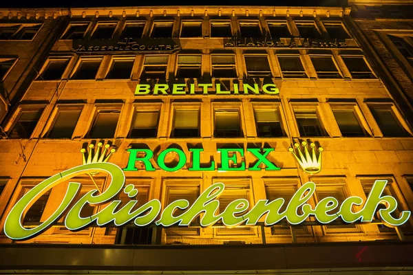 Dortmund, Almanya, mücevher dükkanı gece cephe — Stok fotoğraf