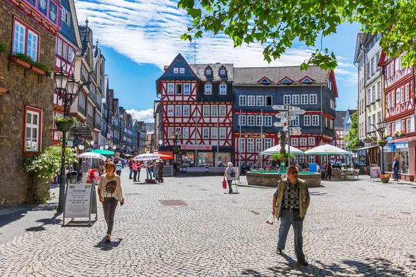 Praça na cidade velha de Herborn, Alemanha — Fotografia de Stock